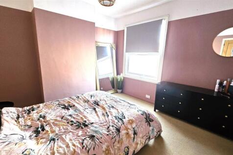 Bedroom 1.jpg