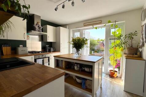 Kitchen (5).jpg