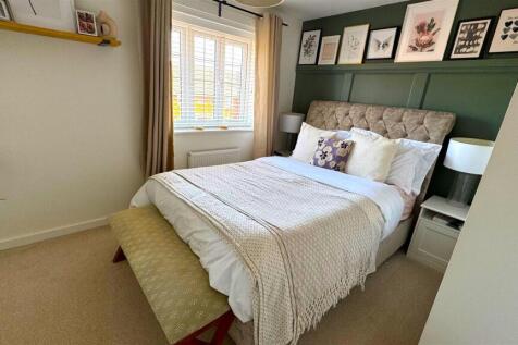 Bedroom 1 (1).jpg