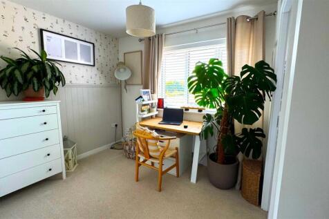 Bedroom 2 (2).jpg