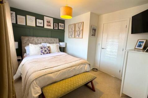 Bedroom 1 (2).jpg