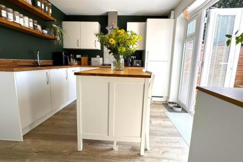 Kitchen (4).jpg