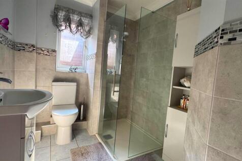 Shower Room.jpg