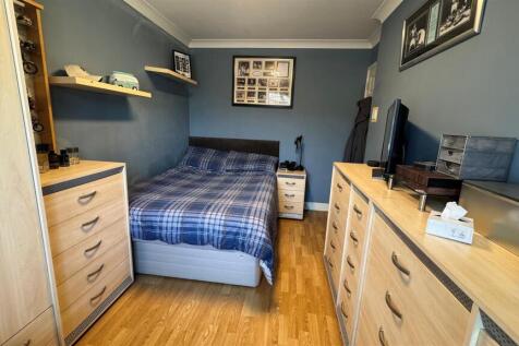 Bedroom 2 (2).jpg