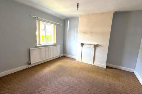 Bedroom 1.jpg