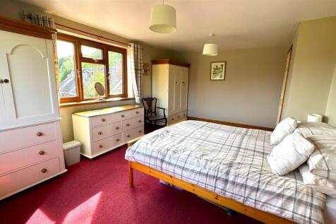 Bedroom 1 (2).jpg