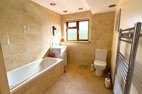 Family Bathroom.jpg