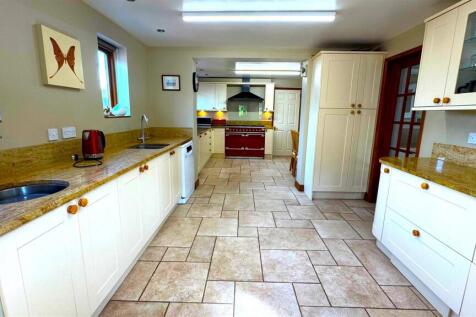 Kitchen (3).jpg