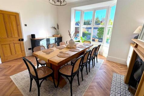 Dining Room (2).jpg