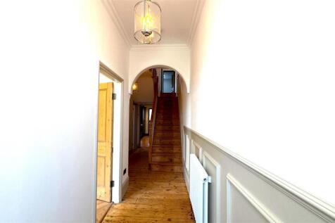 Hallway (2).jpg