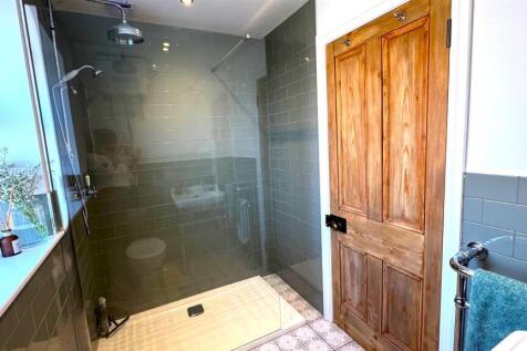 Shower Room (1).jpg