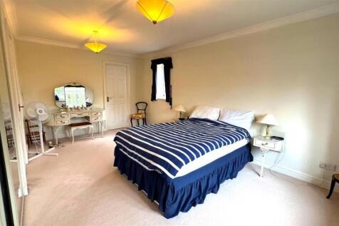 Bedroom 1 (1).jpg
