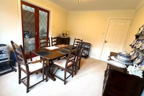 Dining Room (1).jpg