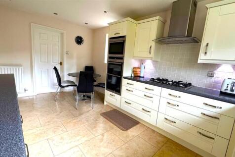 Kitchen (1).jpg