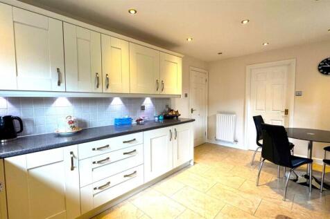 Kitchen (2).jpg
