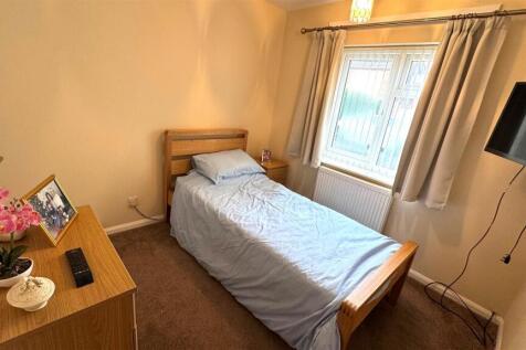 Bedroom 2 (1).jpg