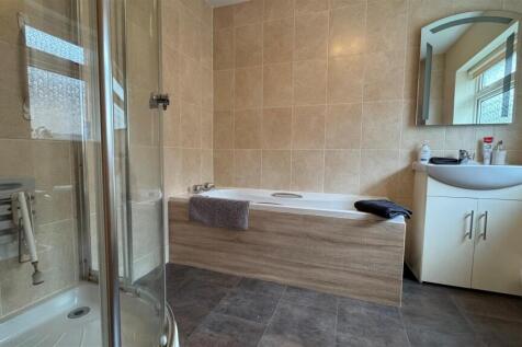 Shower room (2).jpg
