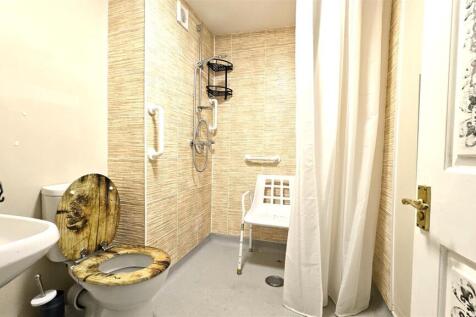 Bathroom.jpg