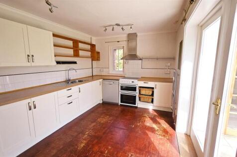Kitchen 2.jpg