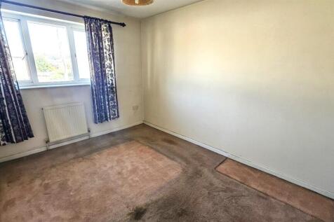 Bedroom 1.jpg