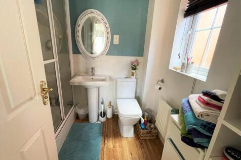 En-suite bathroom
