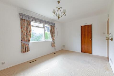 Bedroom 1-2.jpg