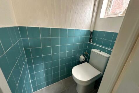 downstairs wc.jpg