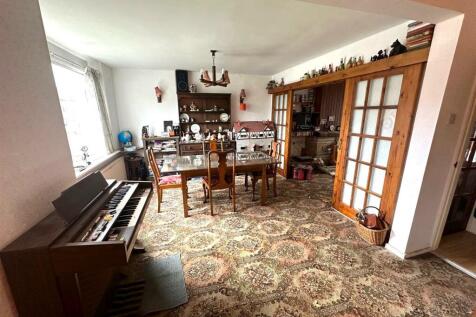 dining room 1.jpg