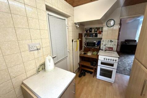 kitchen 2.jpg