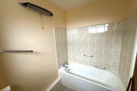 bathroom 2.jpg