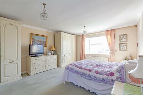 Bedroom 1-2.jpg