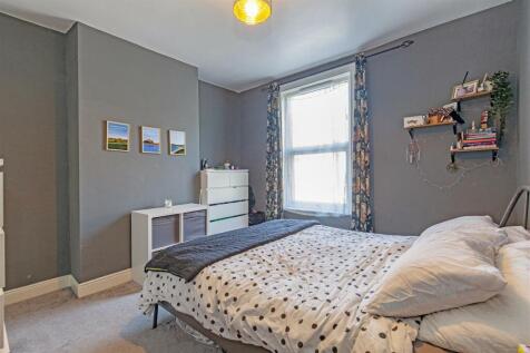 Bedroom 1-2.jpg