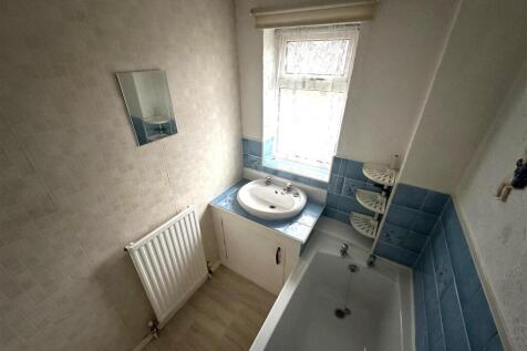 bathroom 2.jpg