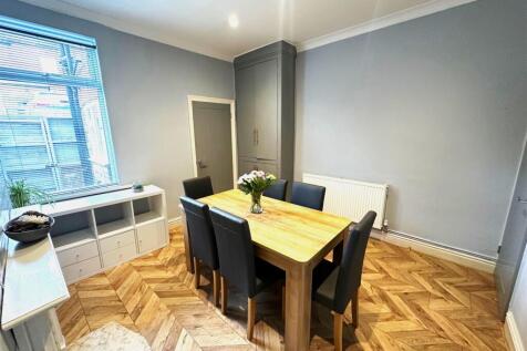 dinning room 2.jpg
