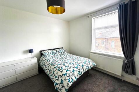 bedroom 1_3.jpg