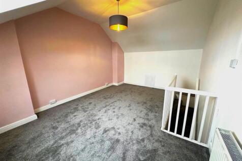 bedroom 3 _4.jpg