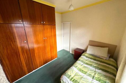 bed 2 2.jpg