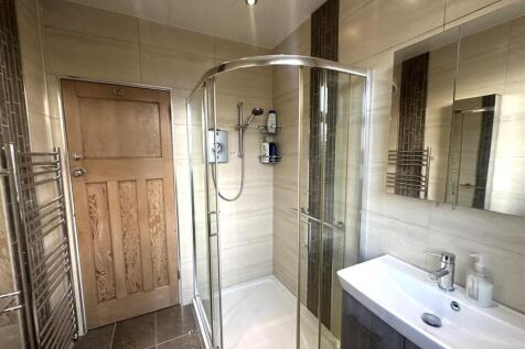 shower room 2.jpg