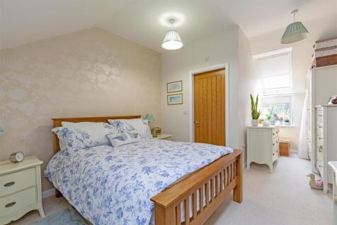 Bedroom 1-2.jpg