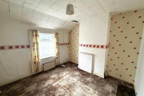bedroom 1 1.jpg