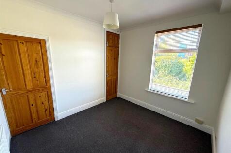 bedroom 2 1.jpg