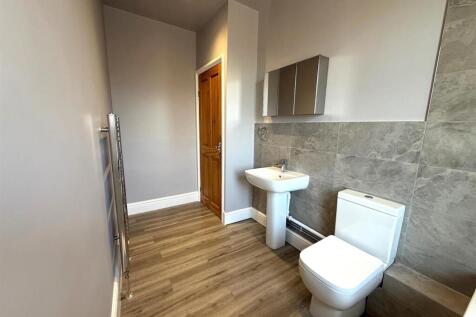 bathroom 2.jpg