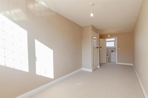 Bedroom 2-2.jpg
