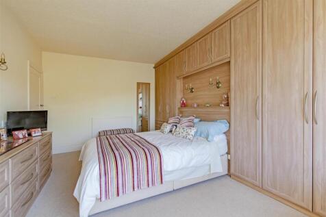 Bedroom 1-2.jpg