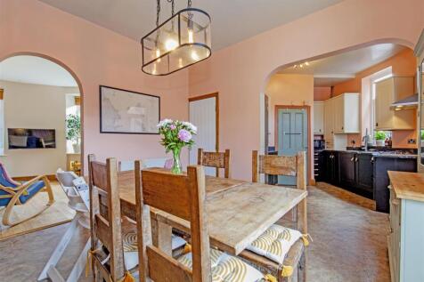 Dining Room-3.jpg