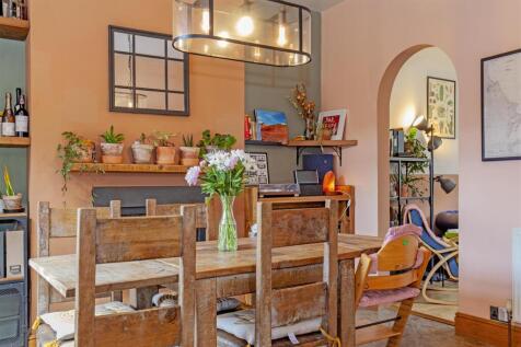 Dining Room-4.jpg