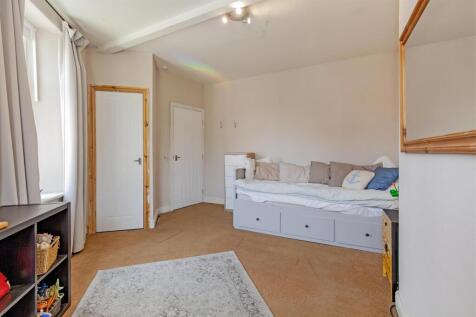 Bedroom 2-2.jpg