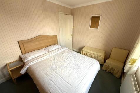 bedroom 1 .jpg