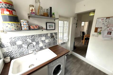 Kitchen 1.jpg