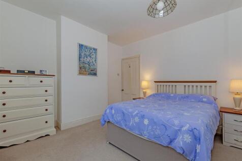 Bedroom 1-2.jpg
